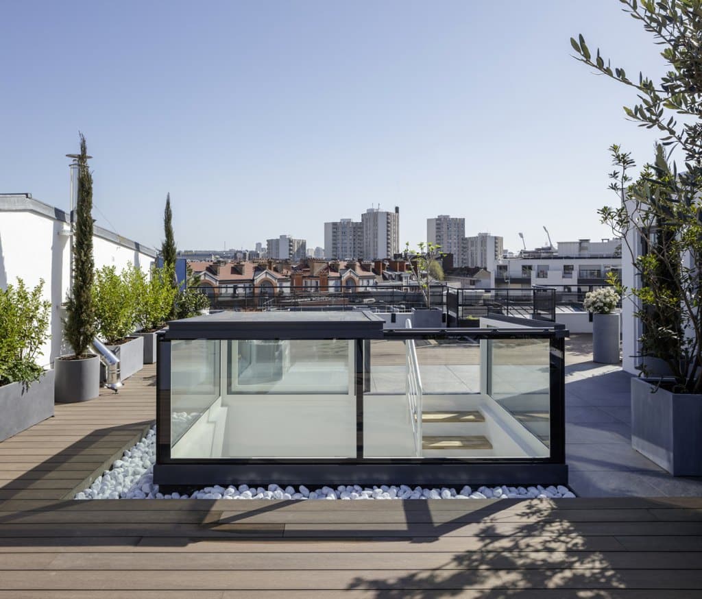 Free Standing Skybox Creates Paris Terrace